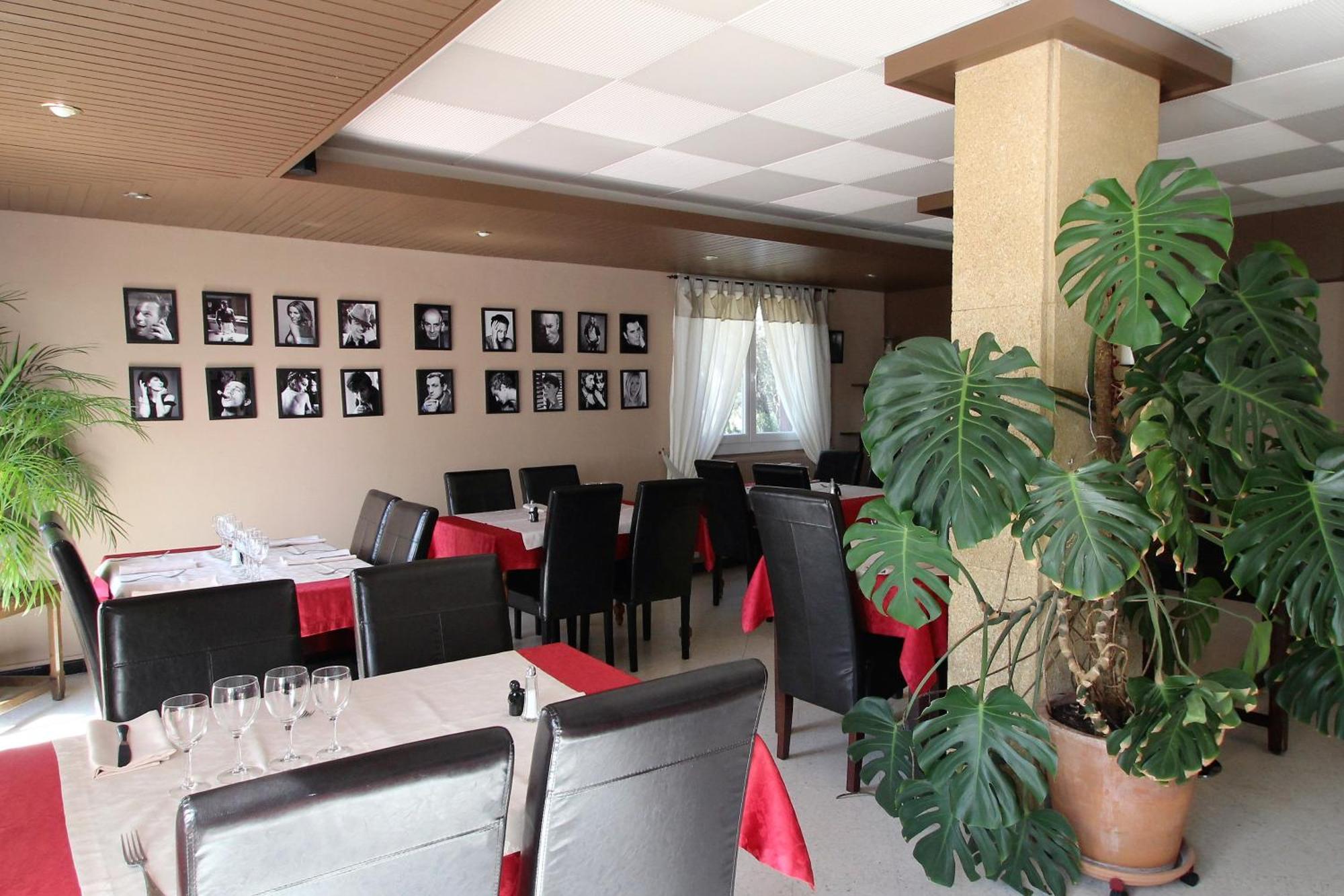 Hotel Le Valaurie Saint-Nazaire  Экстерьер фото