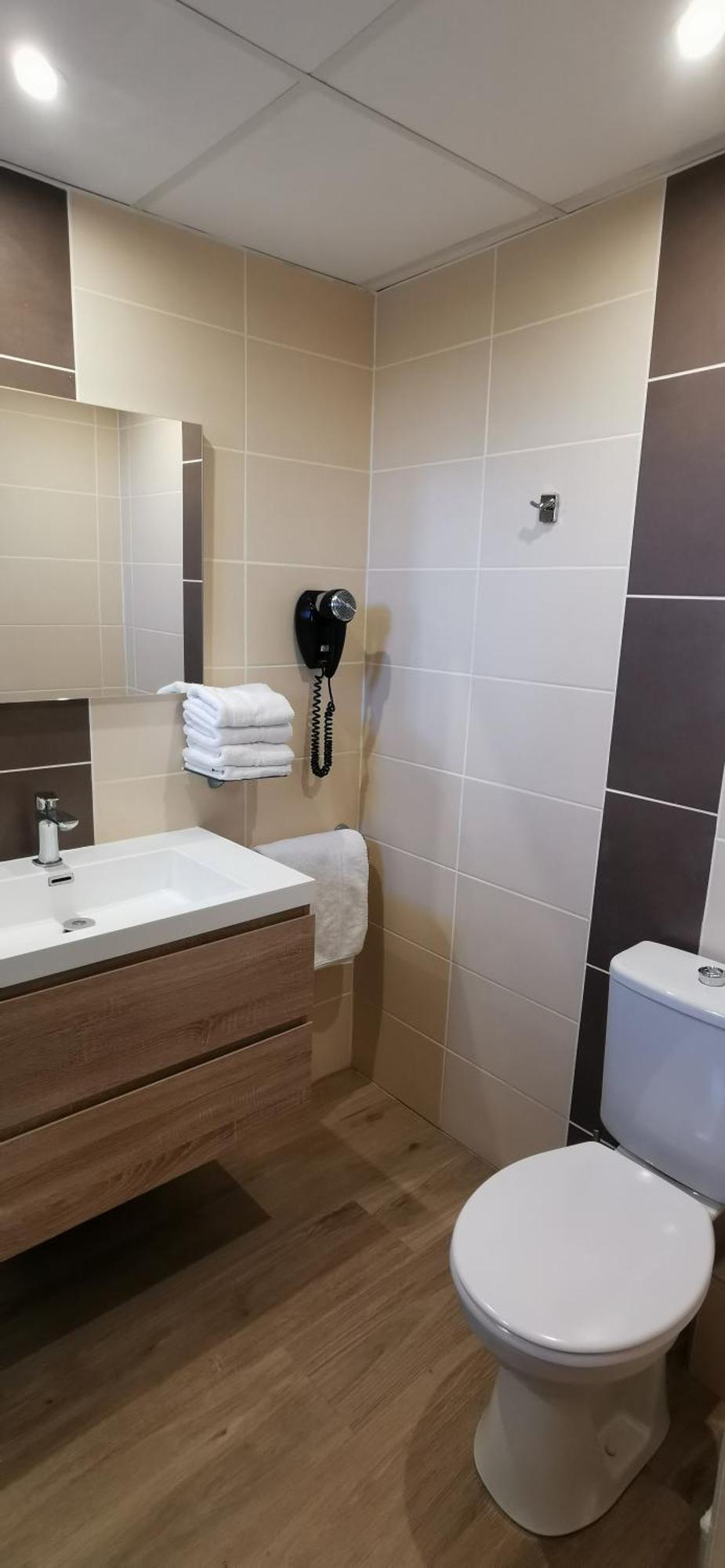 Hotel Le Valaurie Saint-Nazaire  Экстерьер фото