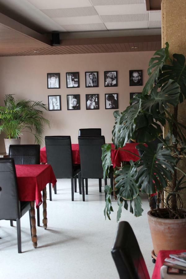Hotel Le Valaurie Saint-Nazaire  Экстерьер фото